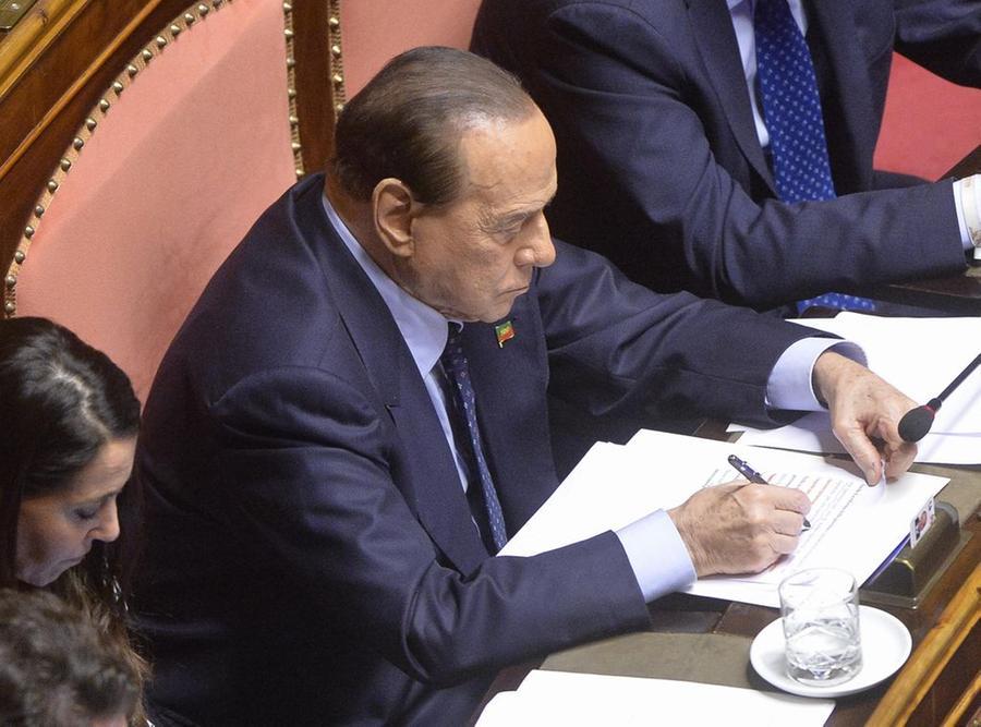 I social ricordano Berlusconi: 13 milioni di interazioni in un giorno