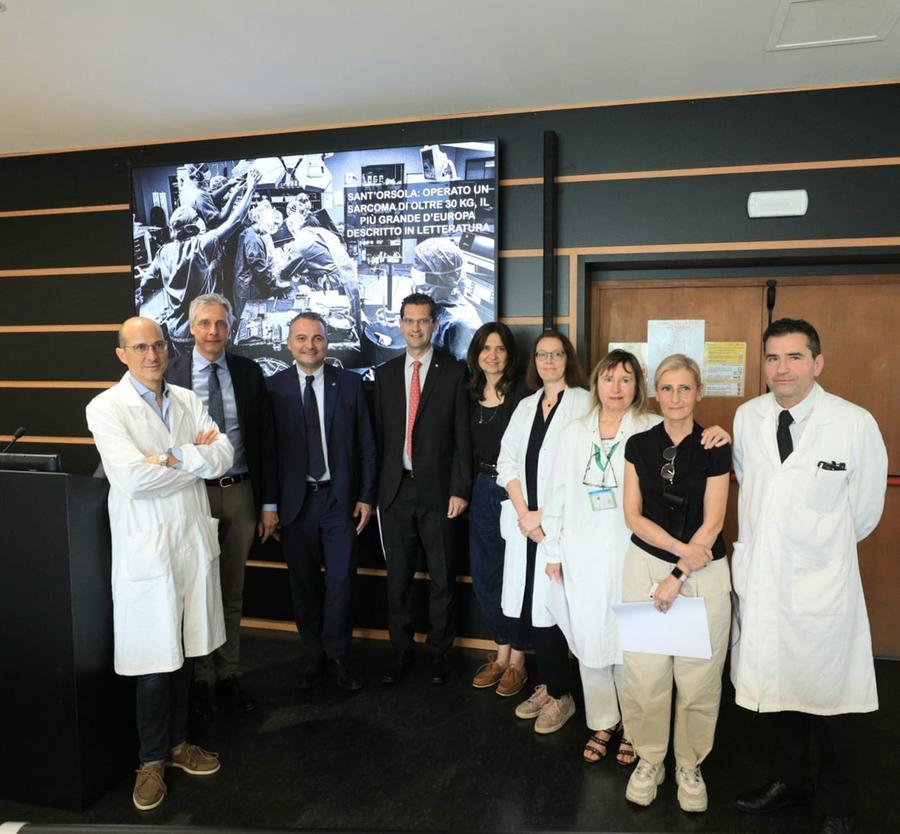 Un sardo aveva il sarcoma più grande mai visto in Europa: 30 chili. Il tumore asportato a Bologna
