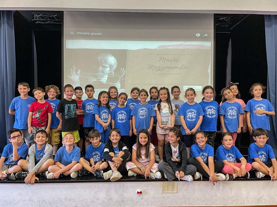 
	Gli scolari artisti della scuola "Sergio Atzeni" <em>(foto Mario Rosas)</em>

