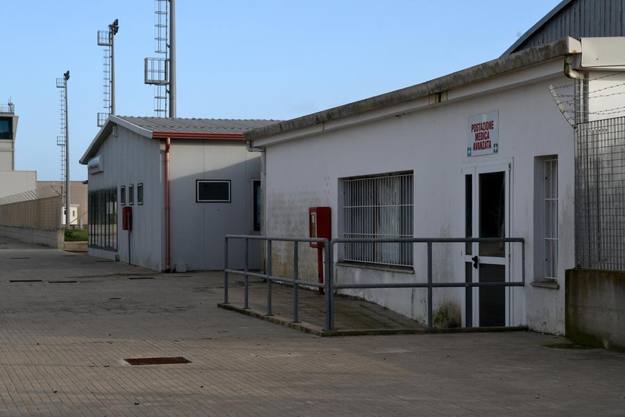 
	Alcuni ambienti di servizi dell'aeroporto in prossimit&agrave; del capoluogo

