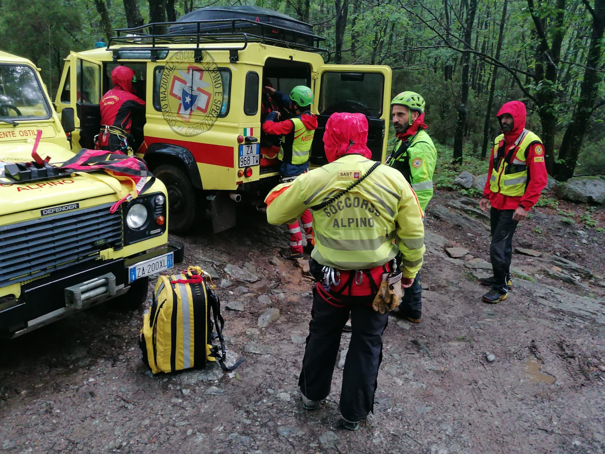 Il personale del soccorso alpino impegnato nelle ricerche