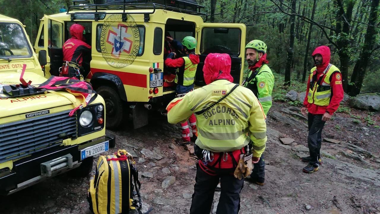 Il personale del soccorso alpino impegnato nelle ricerche