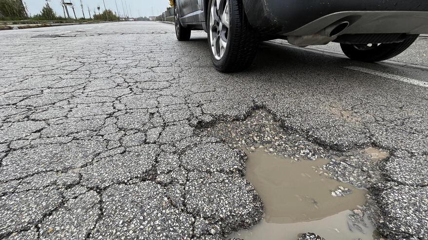 Pontedera, la strada colabrodo riaperta entro l’anno: il progetto e i tempi del cantiere