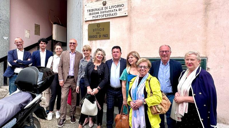 Fascicoli delle cause civili a Livorno: «Per gli elbani giustizia a ostacoli»