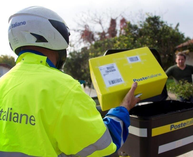 Lavoro, assunzioni a Poste: si cercano portalettere