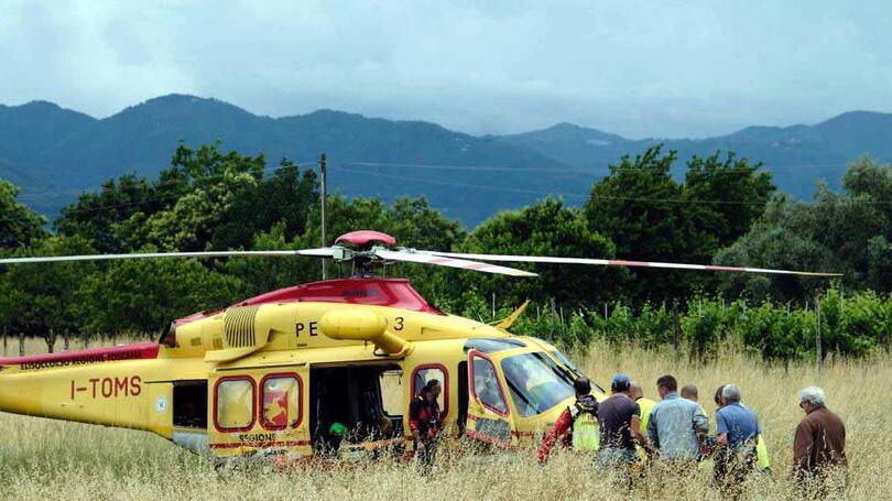Lunigiana, travolto dal trattore: ferito il campanaro