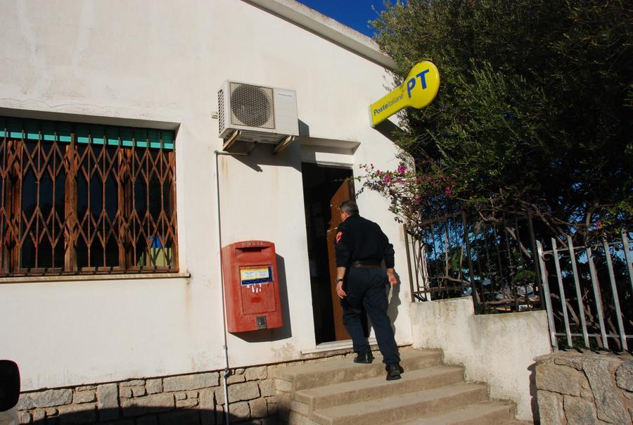 .
olbia - L'ingresso dell'ufficio postale di Vaccileddi