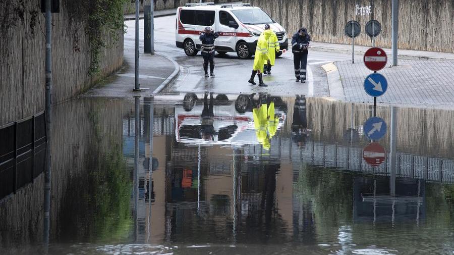 Allagamenti al sottopasso di Barbanella (foto Agenzia Bf)