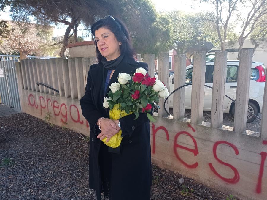 
	La maestra il primo giorno di scuola dopo la sospensione

