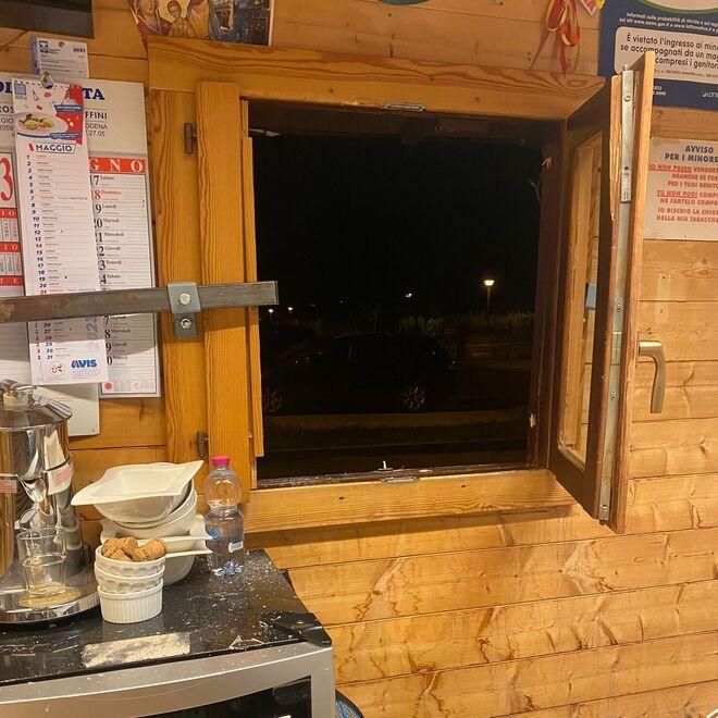 San Felice, furto al bar tabaccheria: ladro inseguito invano dai titolari 