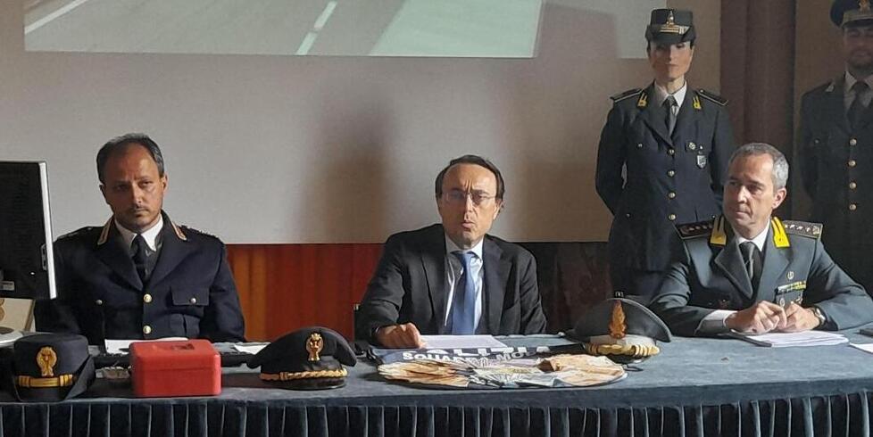 Modena, affari con il clan e fatture false: sequestrati 2,5 milioni a 27 indagati 