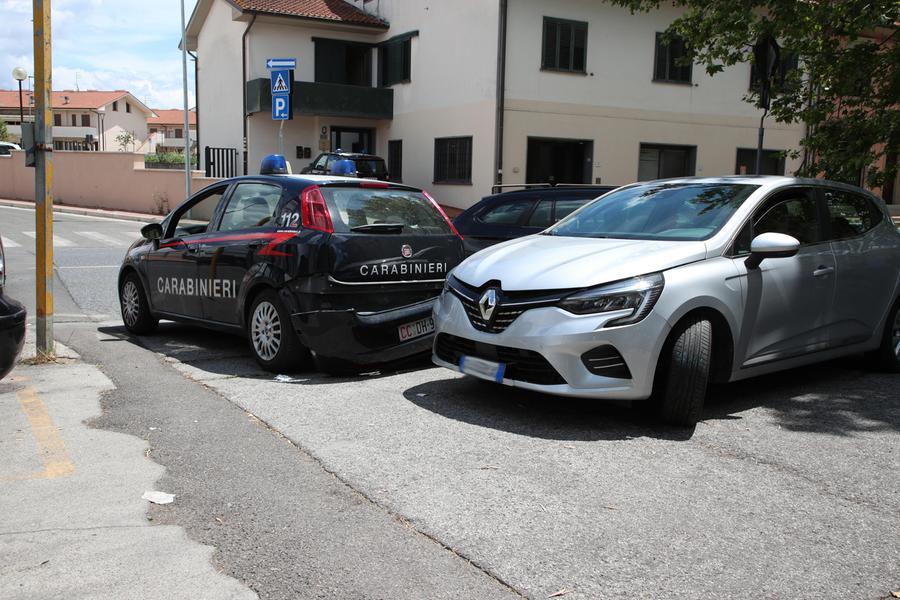 Monsummano, carabiniere travolto da un’auto: è grave