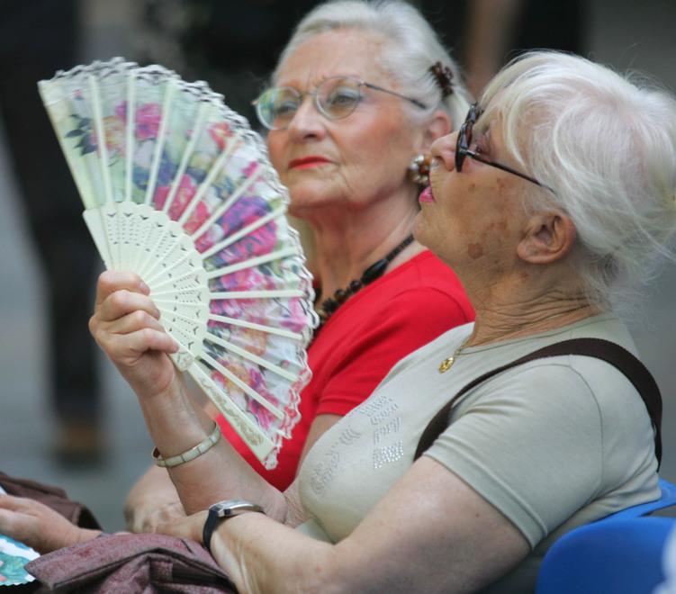 Ferrara, torna il pericolo caldo: “Uffa che afa” aiuta fragili e anziani