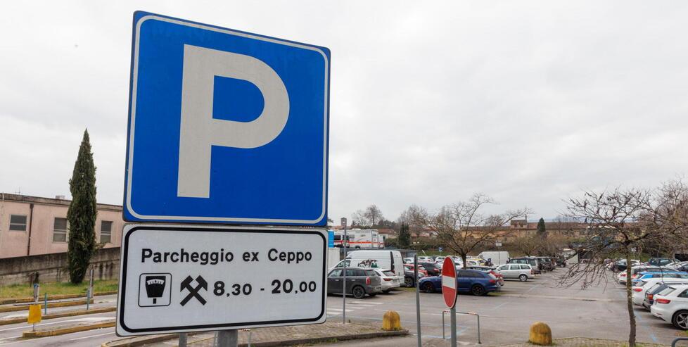 Parcheggi a Pistoia, ritorno al passato: ecco gli ausiliari del traffico