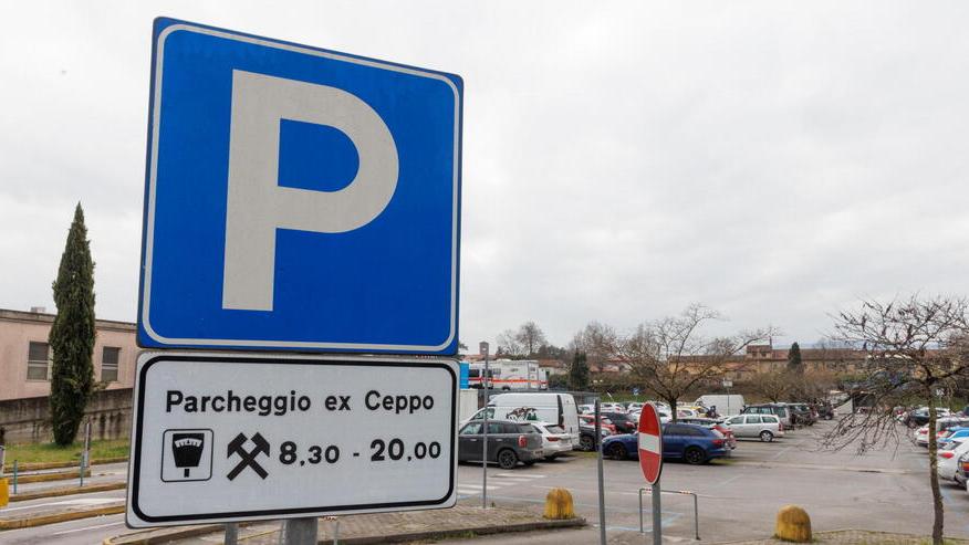 Parcheggi a Pistoia, ritorno al passato: ecco gli ausiliari del traffico