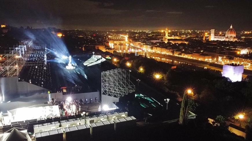 Di Caprio, Clooney: passerella di grandi star al Piazzale Michelangelo