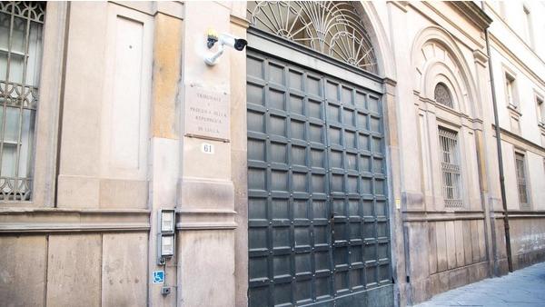 «Non sei buona neanche a ucciderti». Lucca, marito violento condannato a 4 anni