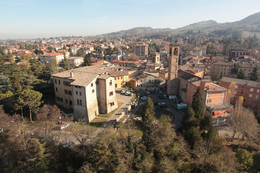 San Polo non mette a lutto le bandiere. Il sindaco: «Berlusconi non fu un uomo di Stato» Reggio Emilia