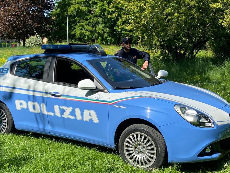Modena, la polizia blocca gli accessi al parco XXII Aprile
