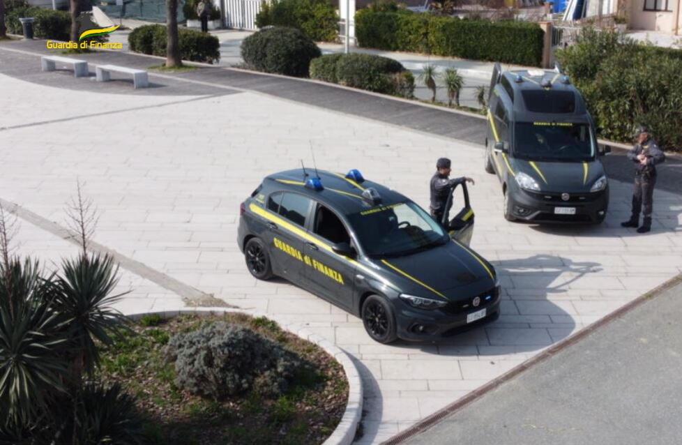 «Facciamo un test con 50 chili». Massa, le intercettazioni dei narcos