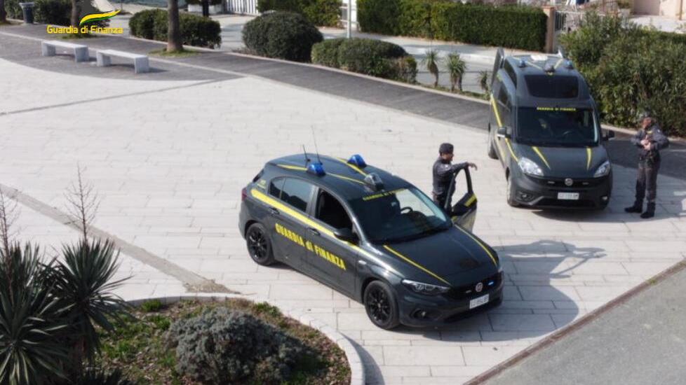 «Facciamo un test con 50 chili». Massa, le intercettazioni dei narcos