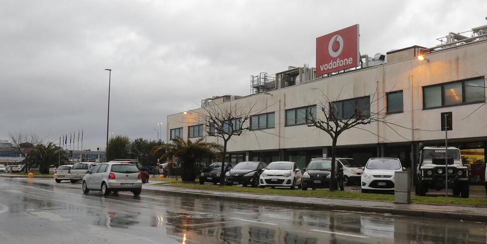 Pisa, schiarita alla Vodafone: intesa sul ritiro dei licenziamenti<br>
