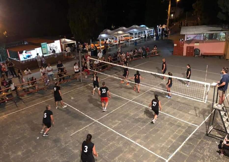 Pallavolo all’ombra del campanile: Corsena si prepara alla festa