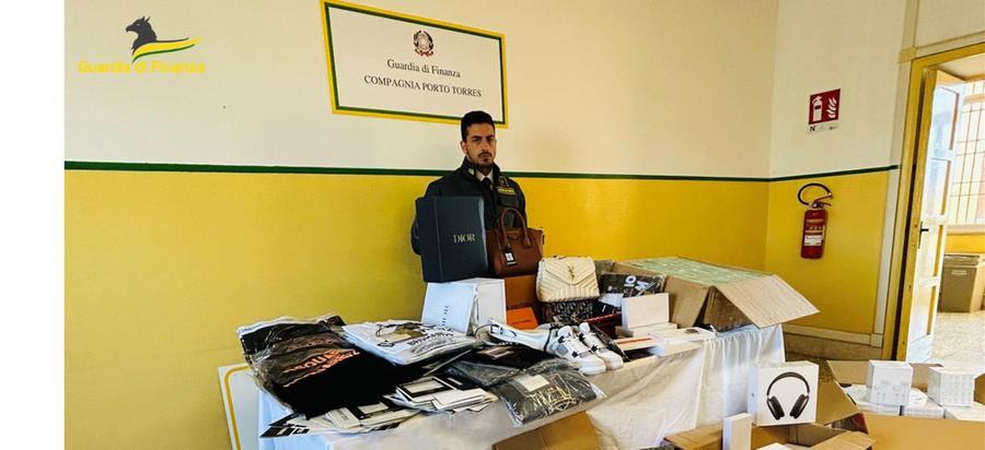 Dall’Europa dell’Est a Porto Torres 31mila capi d’abbigliamento contraffatti: sequestrati in 3 blitz dalla Guardia di finanza