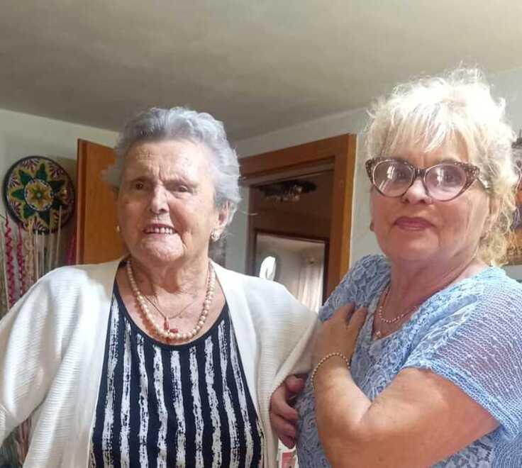 
	La signora Ilva con la figlia Violetta

