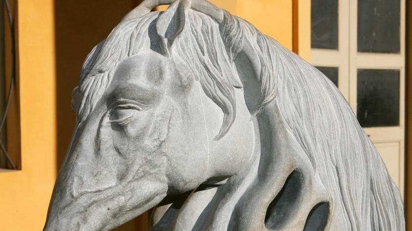 Le opere di Vasco Montecchi esposte en plein air nel borgo