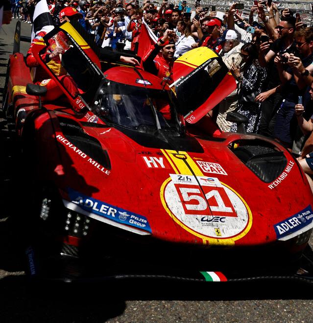 La Ferrari in trionfo a Maranello, si celebra la vittoria di Le Mans<br>
