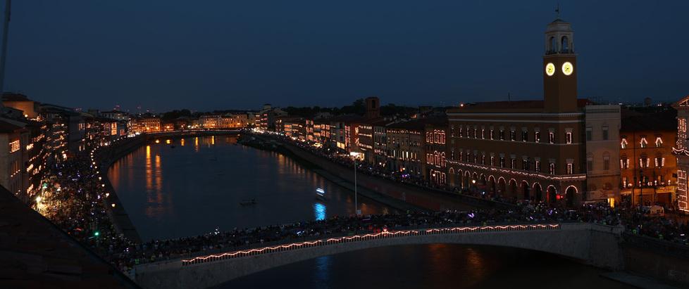 La Luminara 2023 parla tutte le lingue, tantissimi gli stranieri presenti in città