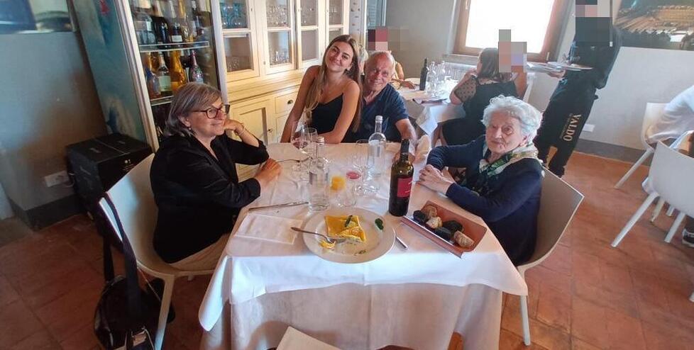 Follonica, donna rischia di morire per infarto e la bisnipote la salva: «Piangeva e le faceva il massaggio cardiaco»