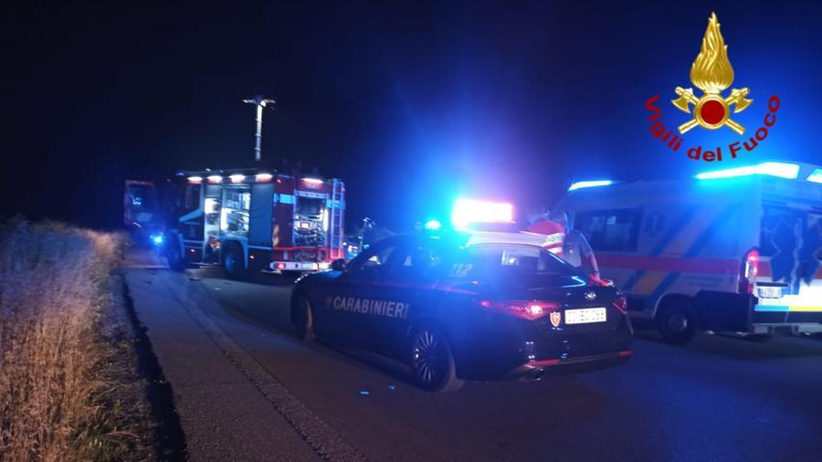 Montecatini, scontro tra auto nella notte e una prende fuoco: morta ragazza di 33 anni