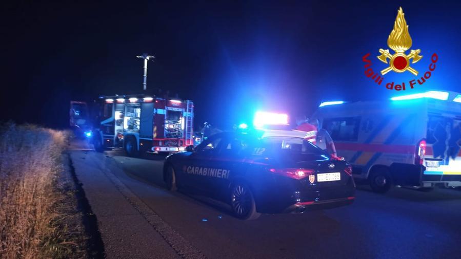 Montecatini, scontro tra auto nella notte e una prende fuoco: morta ragazza di 33 anni