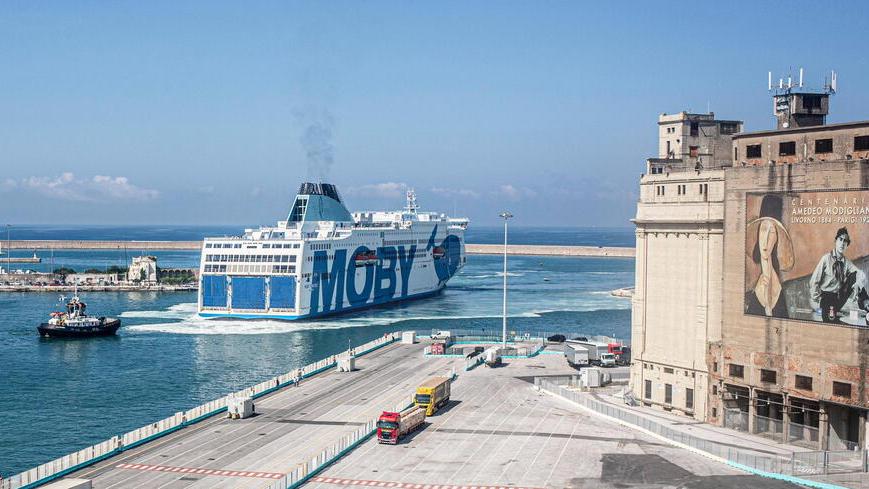 Il traghetto dei record lascia Livorno per Olbia: porto blindato per il Moby Fantasy