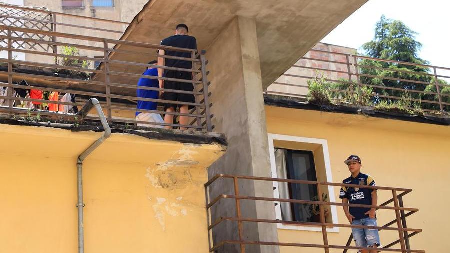 Bambina scomparsa a Firenze, la boss dell’Astor sentita in procura: rivolta nello slum