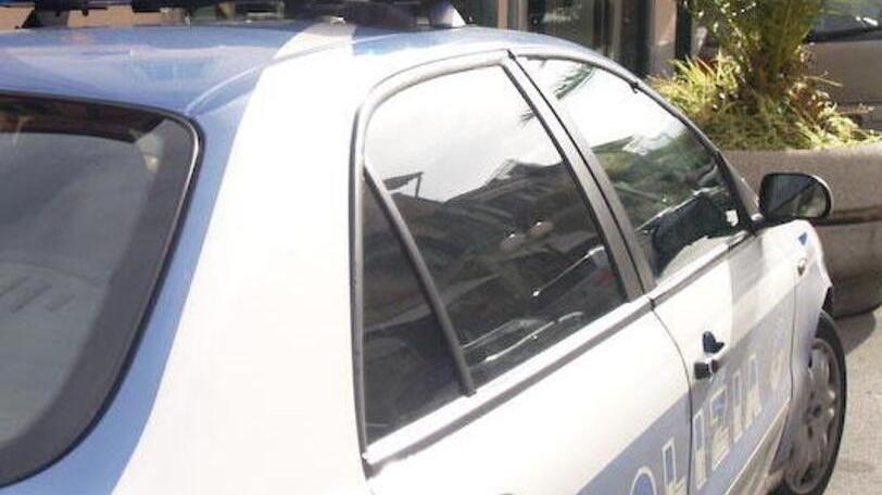Forte dei Marmi, rubano una pelliccia da settemila euro: la commessa li insegue e li fa arrestare