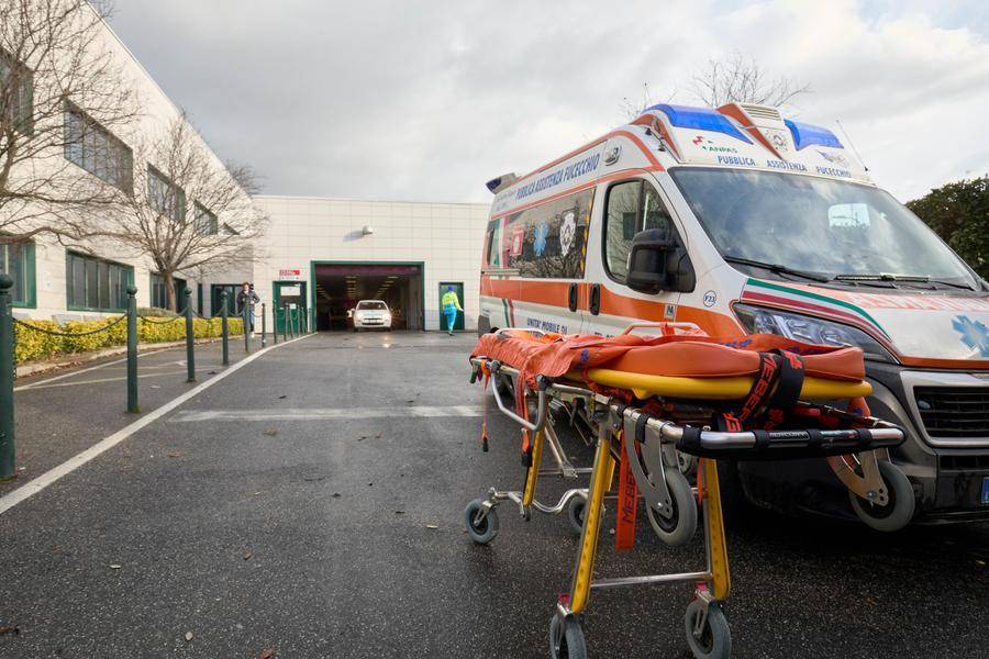 Empoli, l’allarme del Nursind: «Al pronto soccorso pazienti fino a 20 ore in barella»