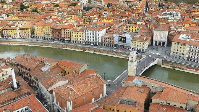 Pisa perde ogni anno sempre più abitanti. E il sindaco vuole tornare a centomila