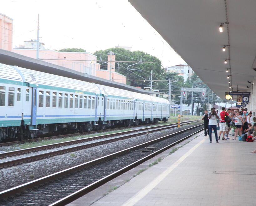 Viaggiatorialla stazione (foto di archivio)