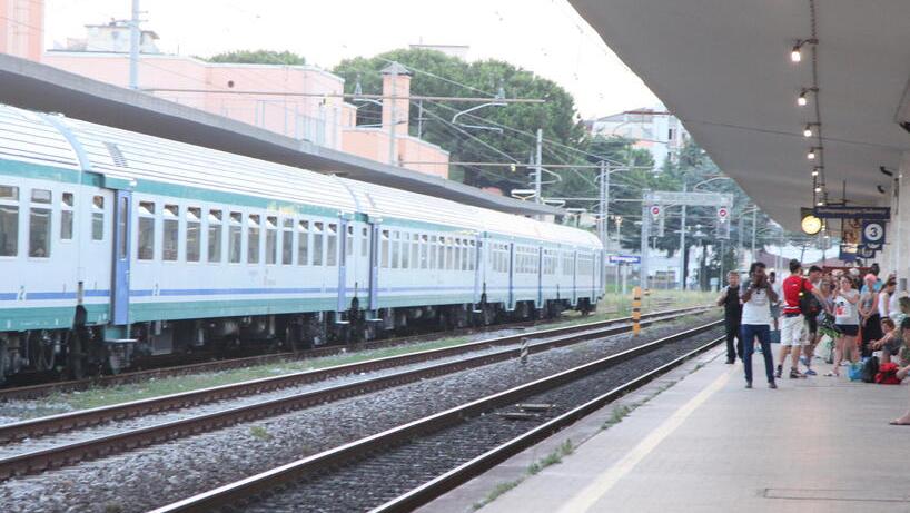 Viaggiatorialla stazione (foto di archivio)