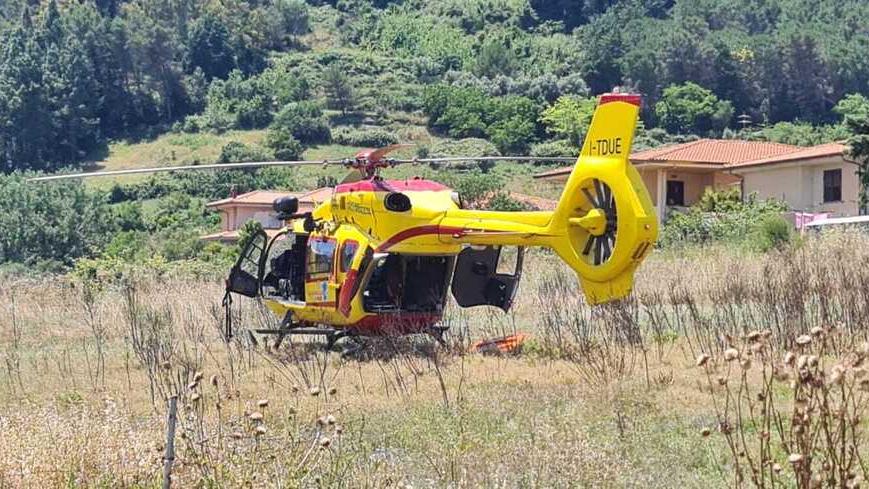 Banari, sul ponte non passa l’ambulanza deve arrivare l’elisoccorso