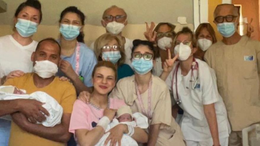 Super parto naturale all’ospedale di Cecina: nascono due gemellini senza cesareo