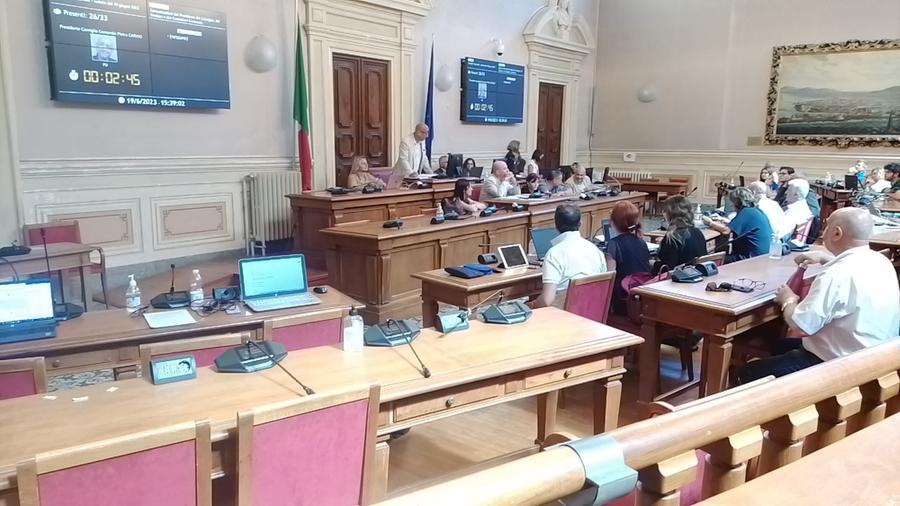 
	Il consiglio comunale con i banchi del centrodestra vuoti

