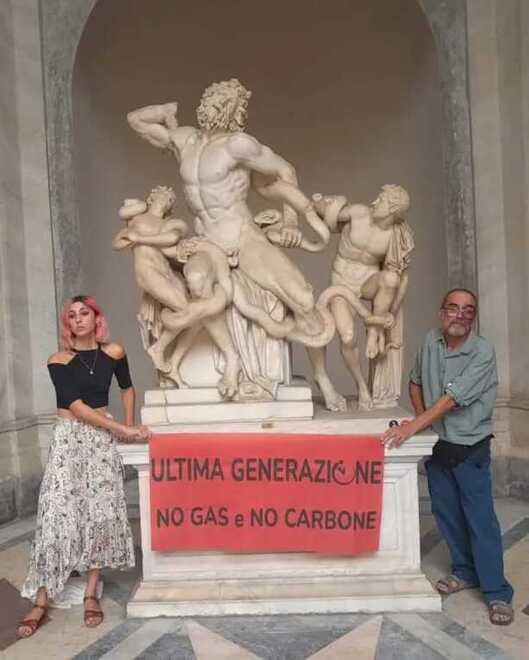 Condannata per essersi incollata al Laocoonte, parla l'eco-attivista: «Colpiti per “educare” chi ci seguirà»