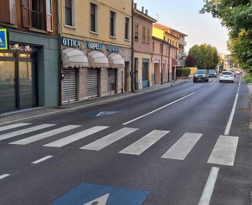 Ferrara, investita in via Comacchio: auto la urta e non si ferma