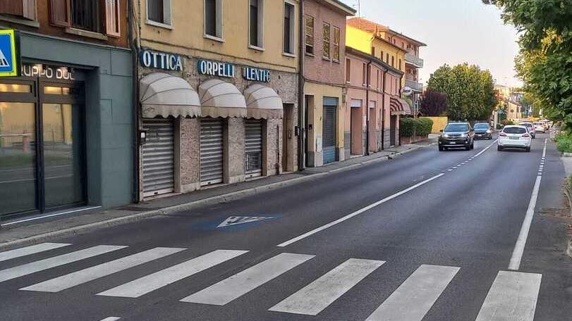 Ferrara, investita in via Comacchio: auto la urta e non si ferma