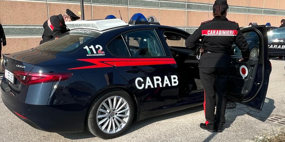 Cento, prima le effusioni poi il ricatto