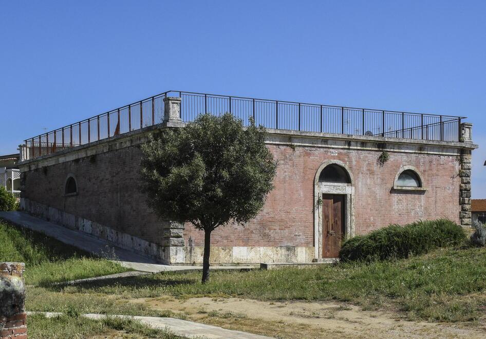 Grosseto, il Bastione Maiano rinasce: il camminamento interno percorribile in bicicletta